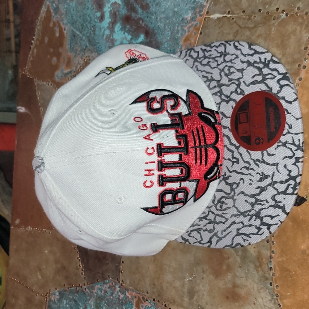 Y2k. New Era. Chicago Bulls. Windy city. Snap back.